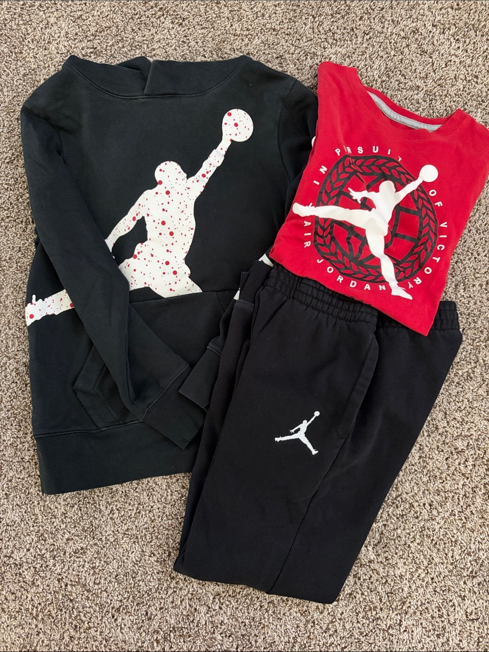Jordan Kids 3-Piece Sweatshirt Tee & Joggers Set - Black & Red
